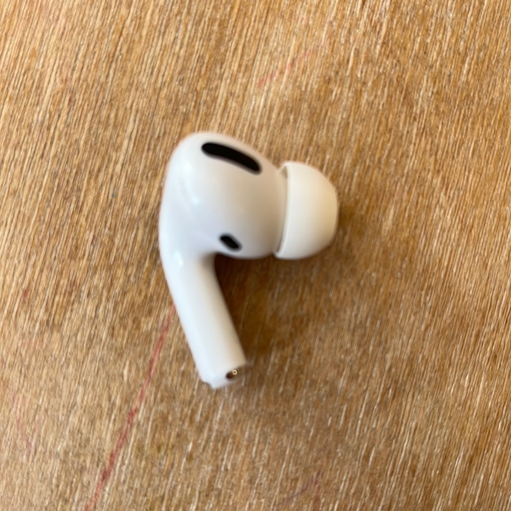 Apple AirPro authentic left ear
